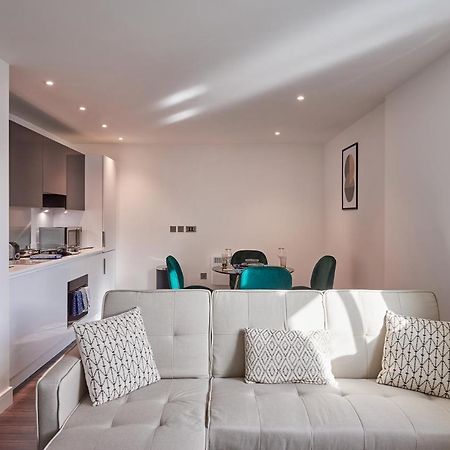 Апартаменти Seven Living Slough - Free Parking & Fast Wi-Fi Екстер'єр фото