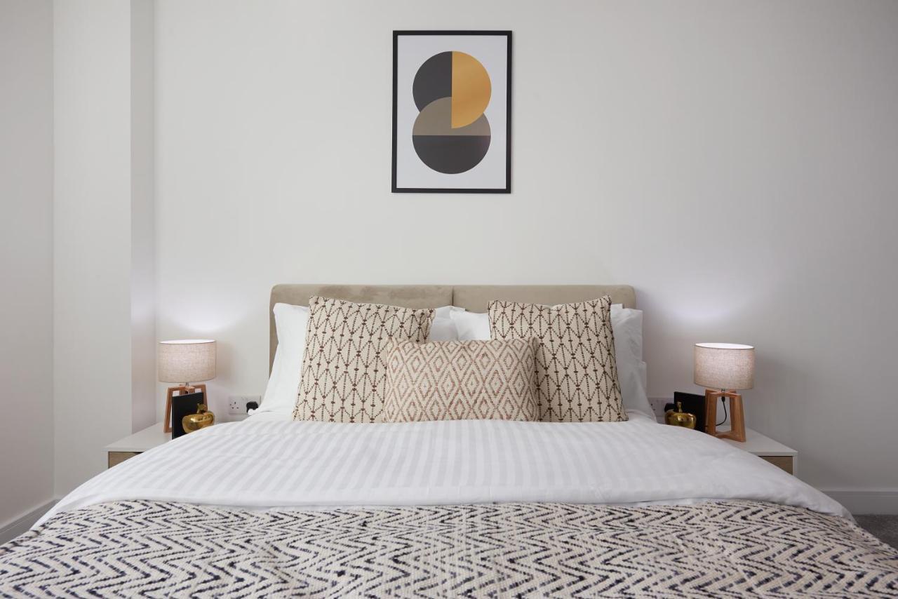 Апартаменти Seven Living Slough - Free Parking & Fast Wi-Fi Екстер'єр фото