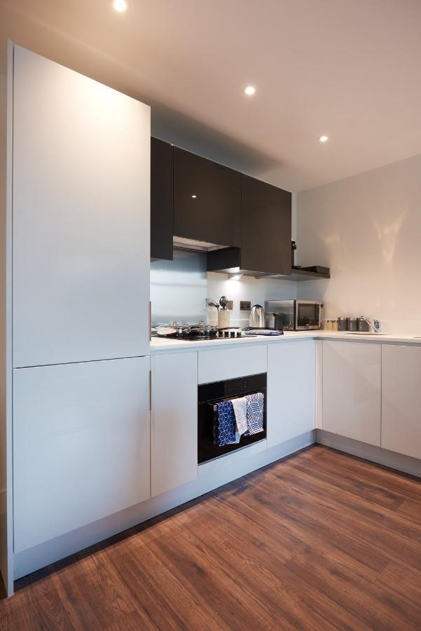 Апартаменти Seven Living Slough - Free Parking & Fast Wi-Fi Екстер'єр фото
