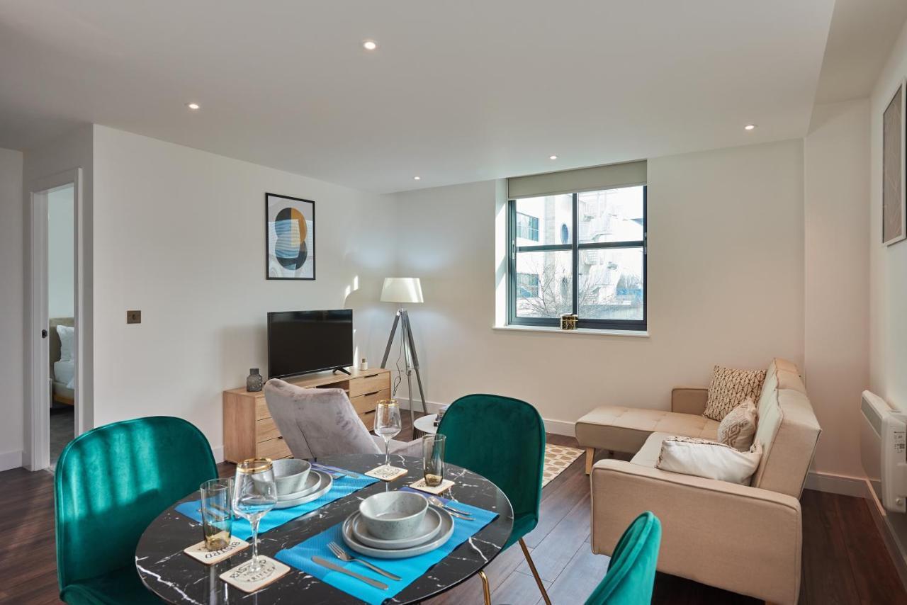 Апартаменти Seven Living Slough - Free Parking & Fast Wi-Fi Екстер'єр фото