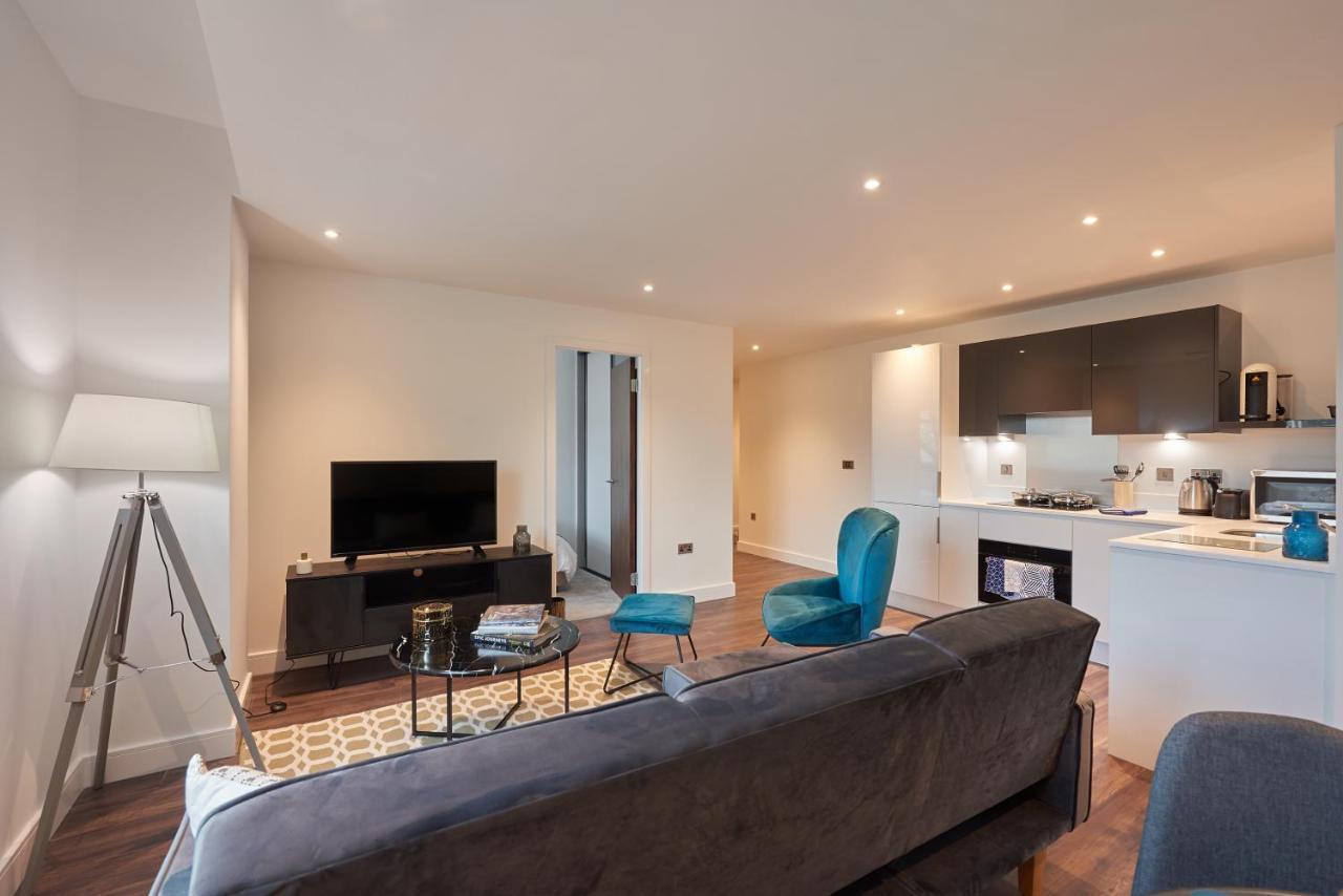 Апартаменти Seven Living Slough - Free Parking & Fast Wi-Fi Екстер'єр фото