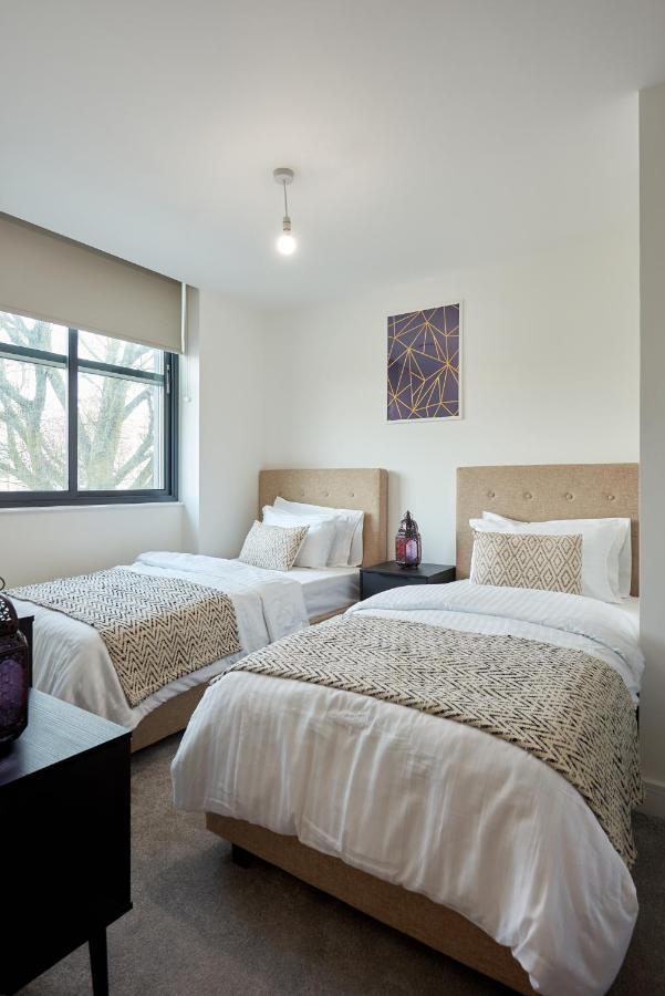 Апартаменти Seven Living Slough - Free Parking & Fast Wi-Fi Екстер'єр фото
