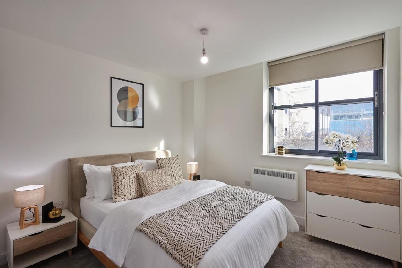 Апартаменти Seven Living Slough - Free Parking & Fast Wi-Fi Екстер'єр фото