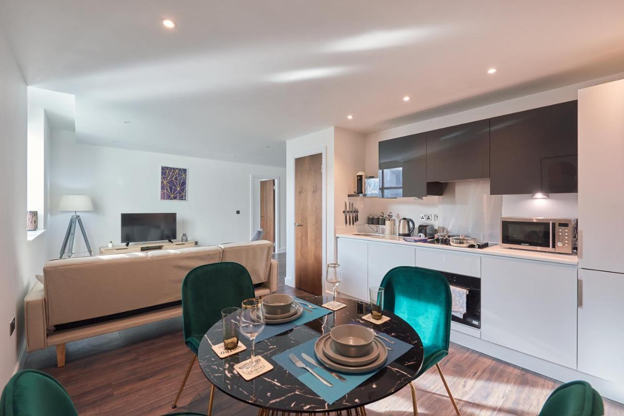 Апартаменти Seven Living Slough - Free Parking & Fast Wi-Fi Екстер'єр фото
