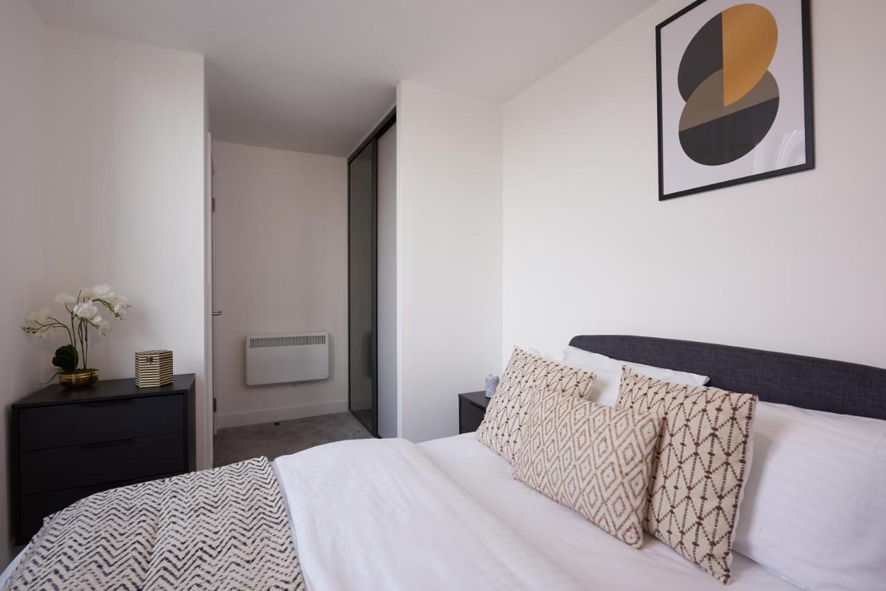Апартаменти Seven Living Slough - Free Parking & Fast Wi-Fi Екстер'єр фото