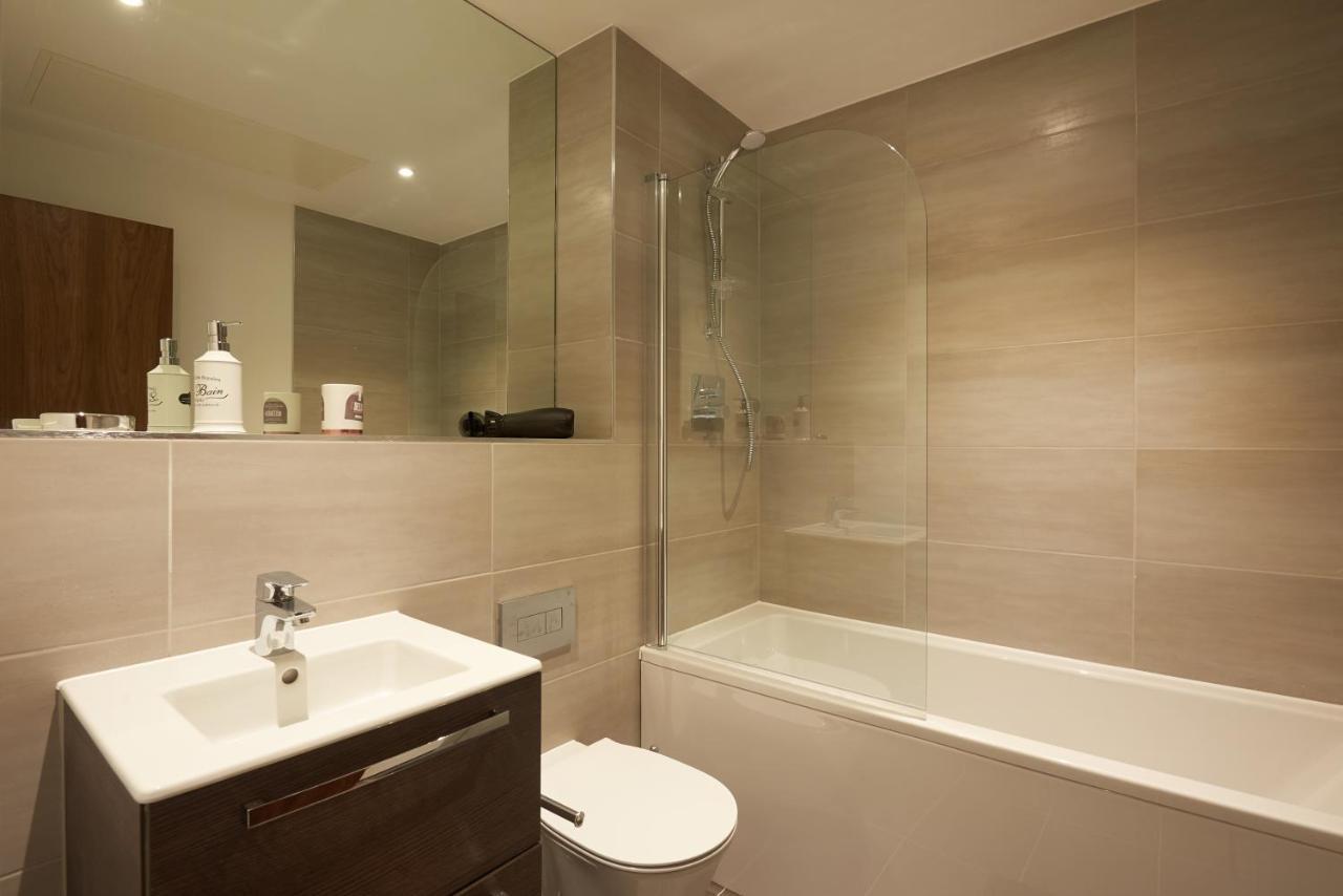 Апартаменти Seven Living Slough - Free Parking & Fast Wi-Fi Екстер'єр фото